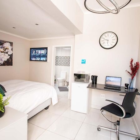 Prestigious Apartments Сэндтон Экстерьер фото
