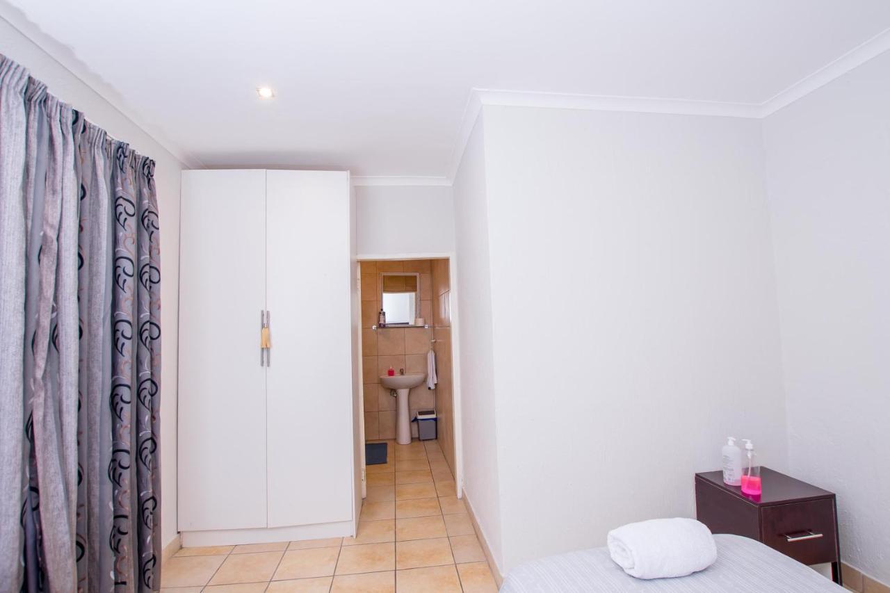 Prestigious Apartments Сэндтон Экстерьер фото