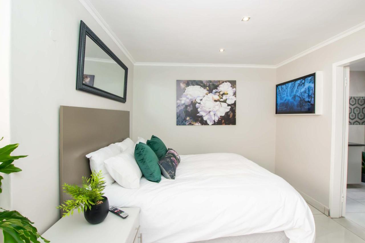 Prestigious Apartments Сэндтон Экстерьер фото