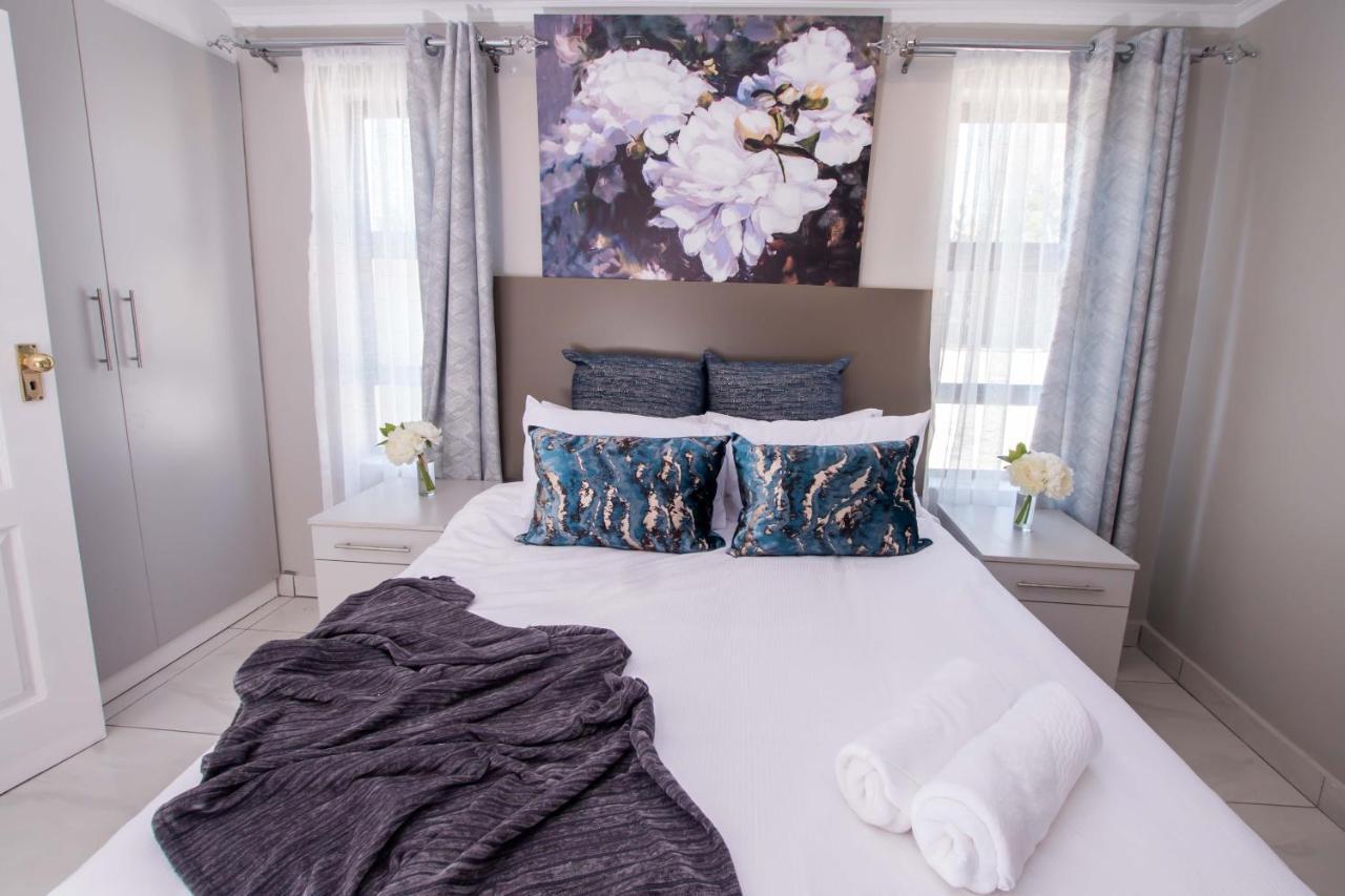 Prestigious Apartments Сэндтон Экстерьер фото