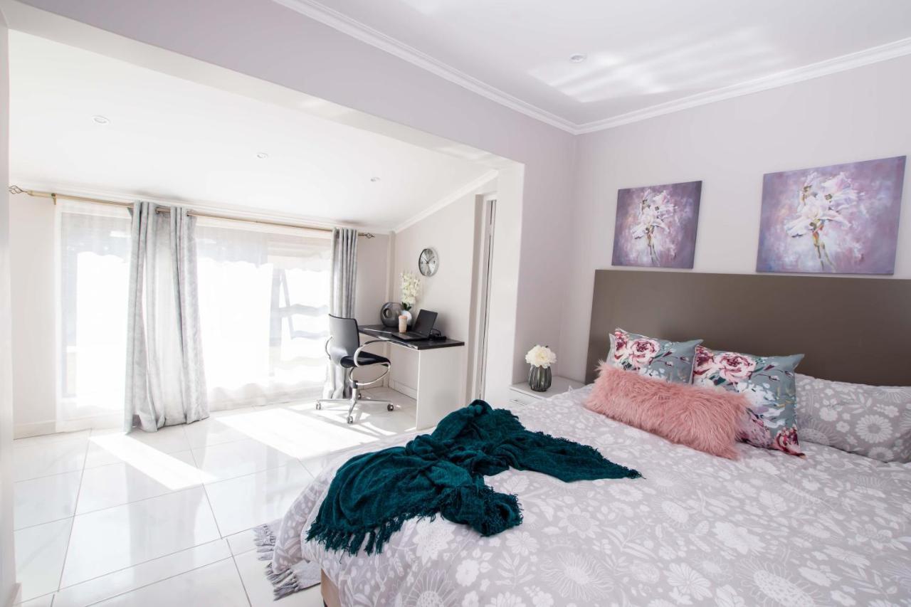 Prestigious Apartments Сэндтон Экстерьер фото