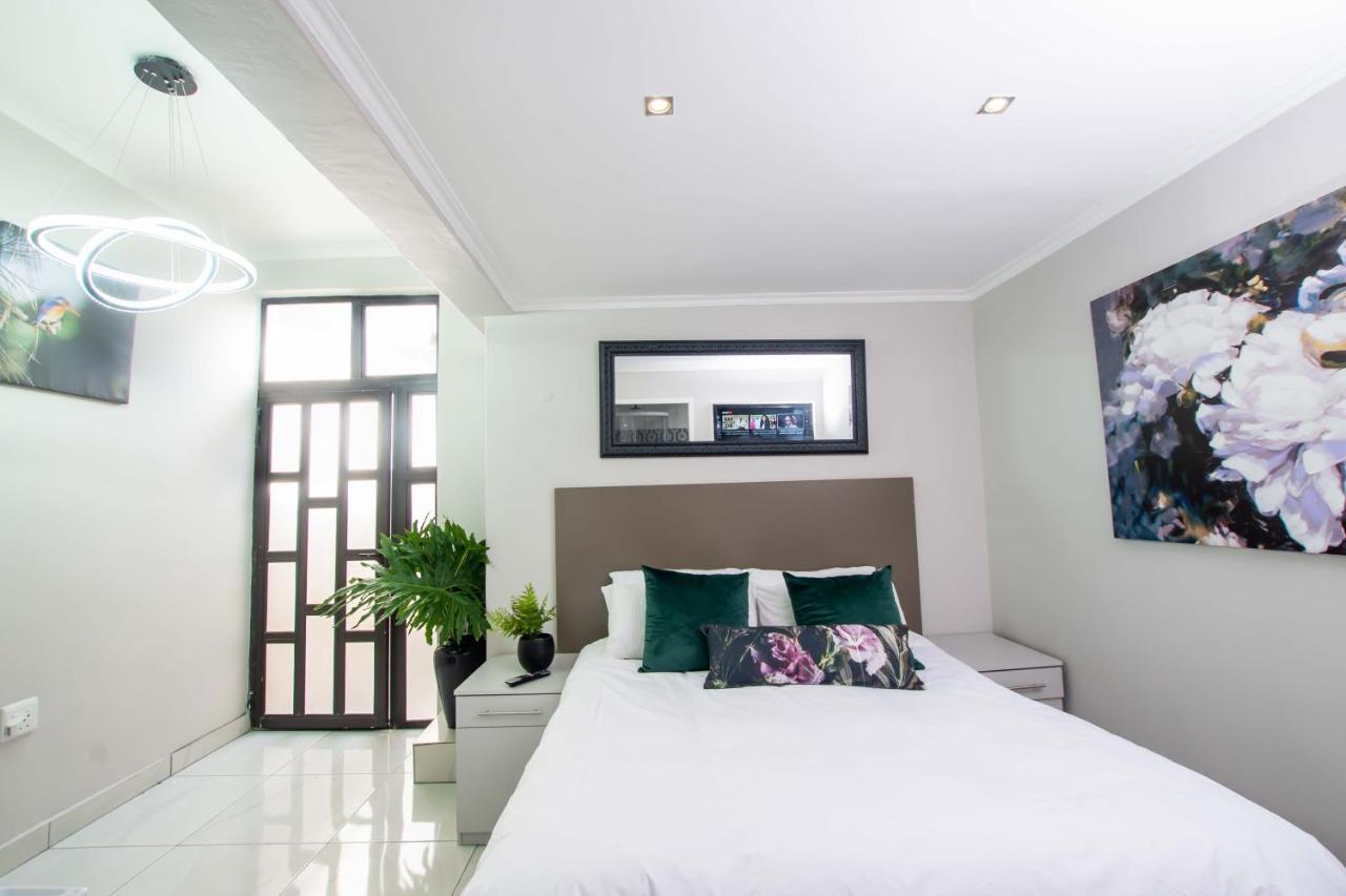 Prestigious Apartments Сэндтон Экстерьер фото