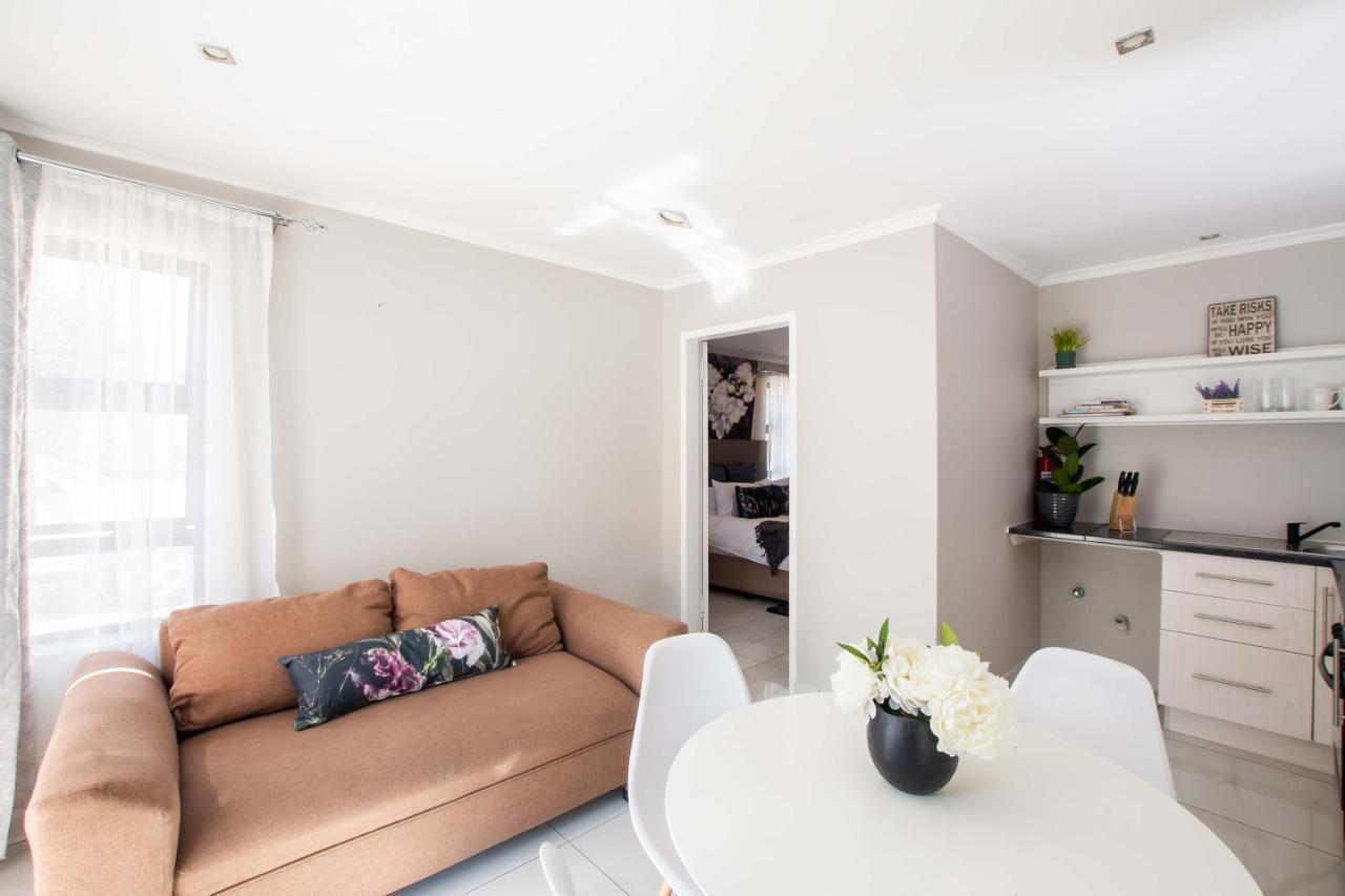 Prestigious Apartments Сэндтон Экстерьер фото