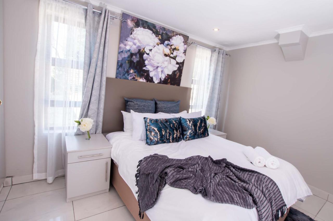 Prestigious Apartments Сэндтон Экстерьер фото
