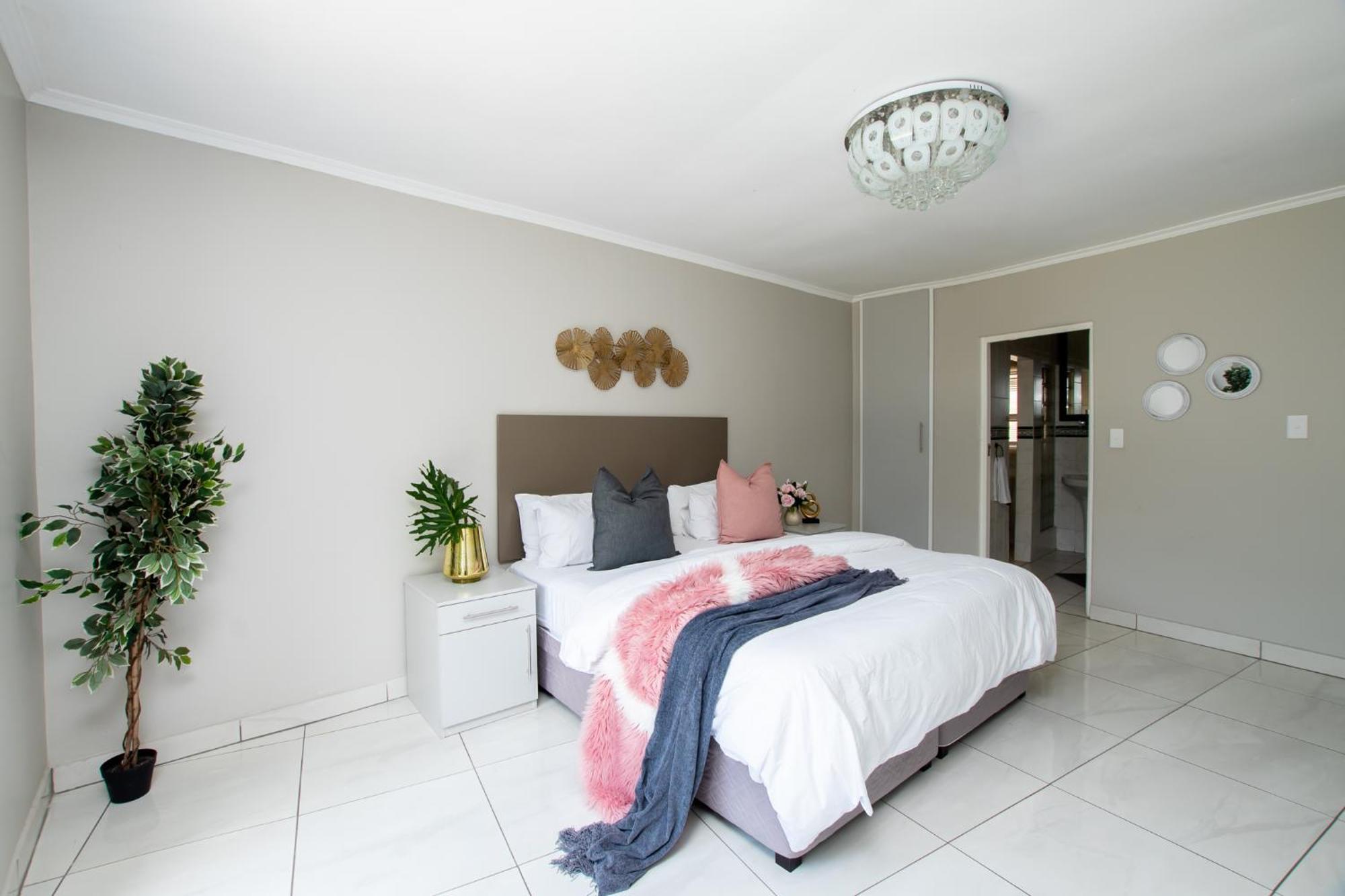 Prestigious Apartments Сэндтон Экстерьер фото