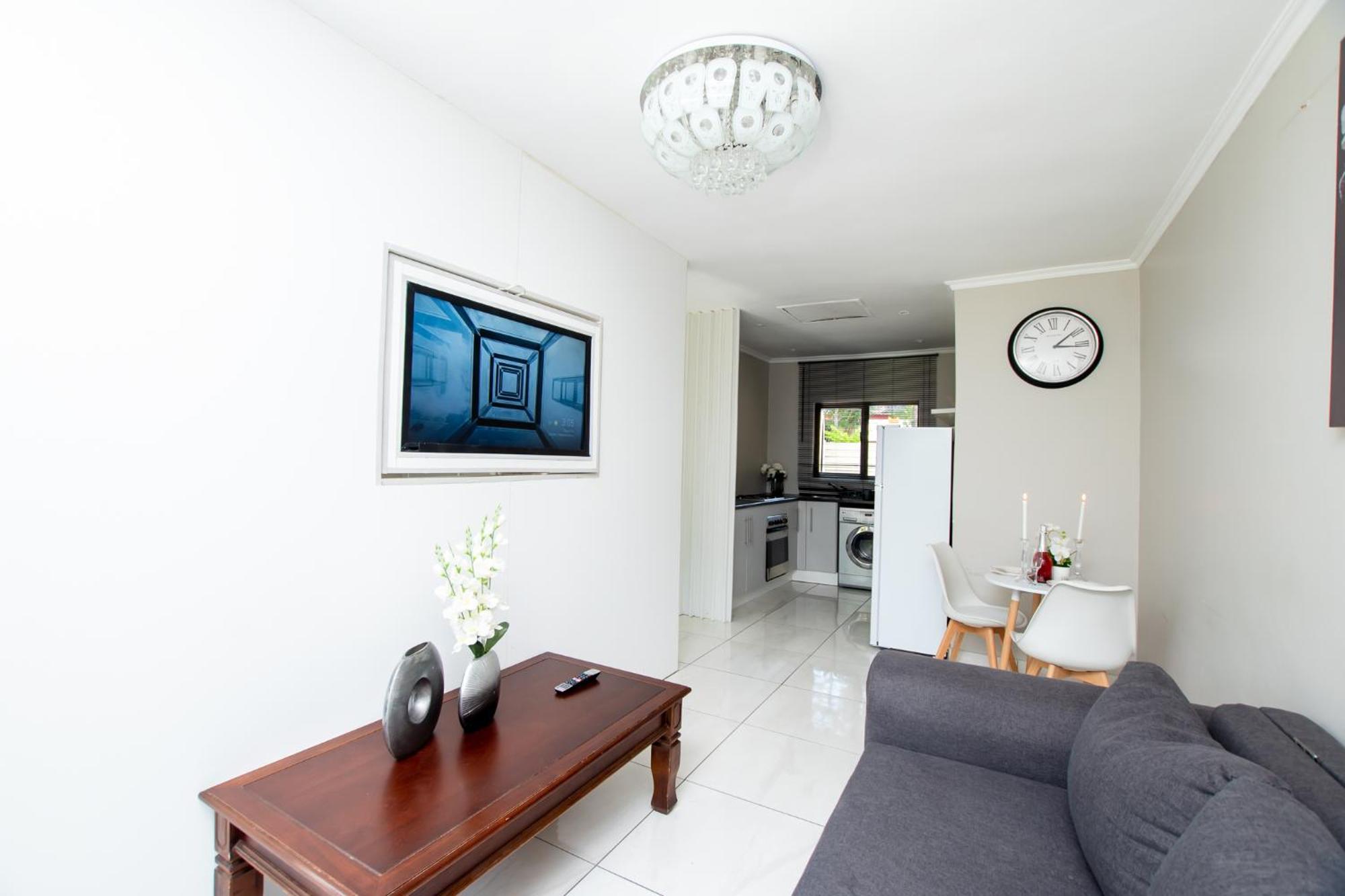 Prestigious Apartments Сэндтон Экстерьер фото