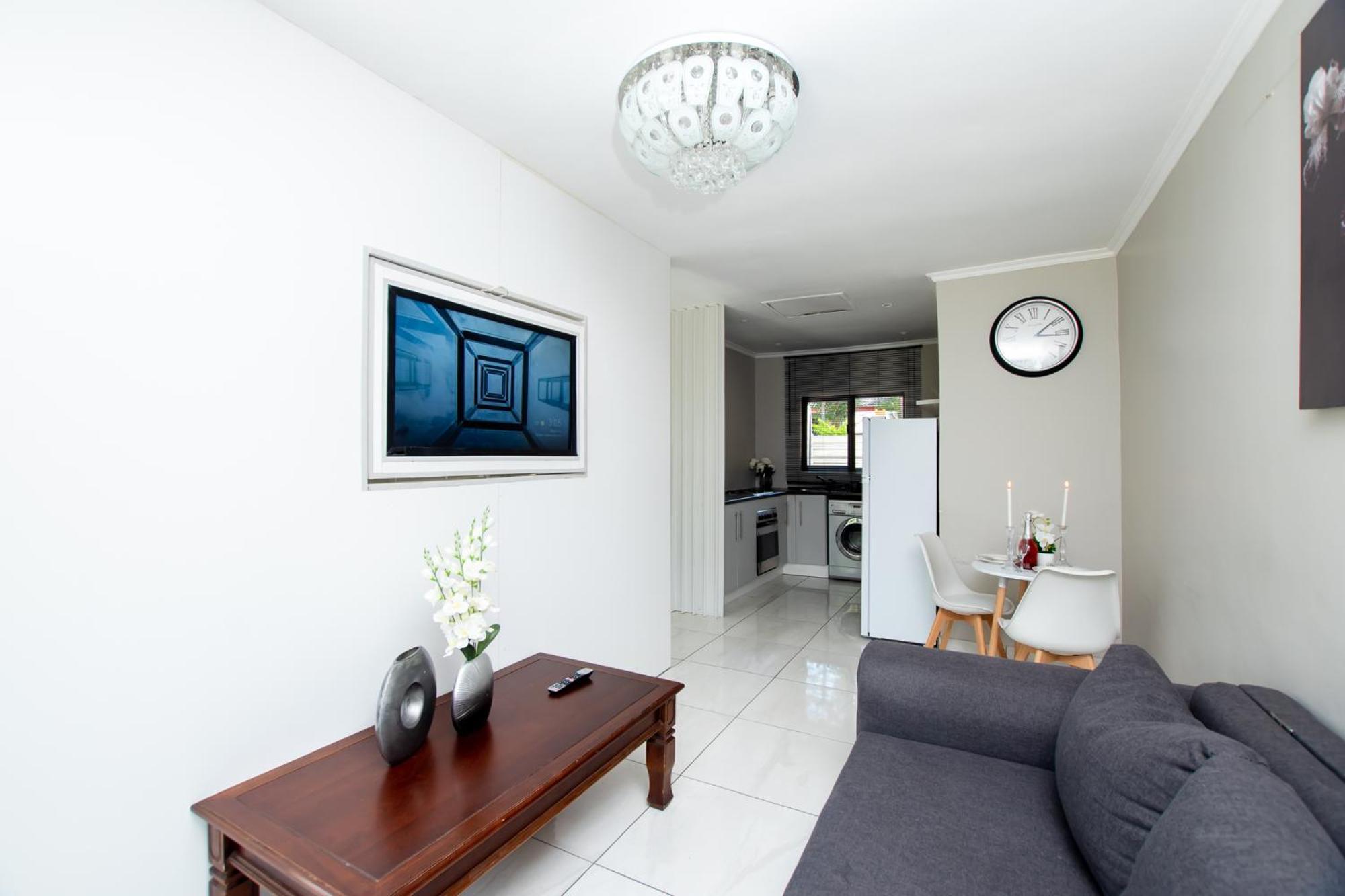 Prestigious Apartments Сэндтон Экстерьер фото